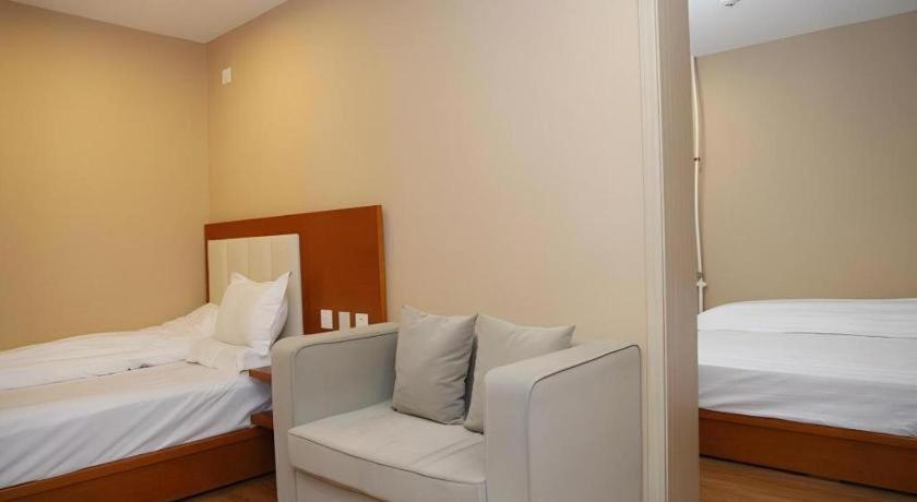 Beijing Yi Jia Hotel エクステリア 写真
